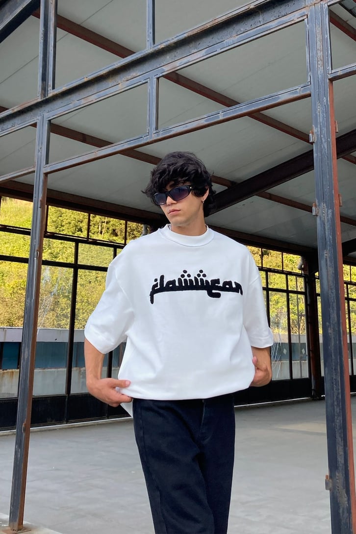 Flaw Atelier Reverse Collar White Oversize Arabic Tee
