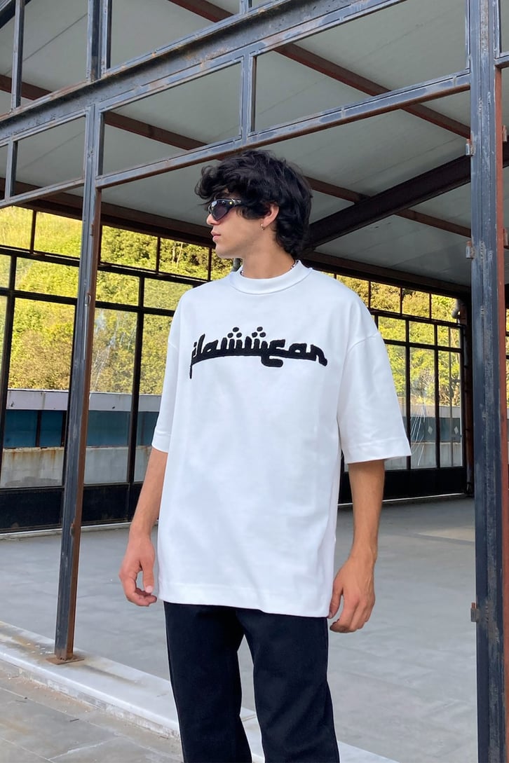 Flaw Atelier Reverse Collar White Oversize Arabic Tee