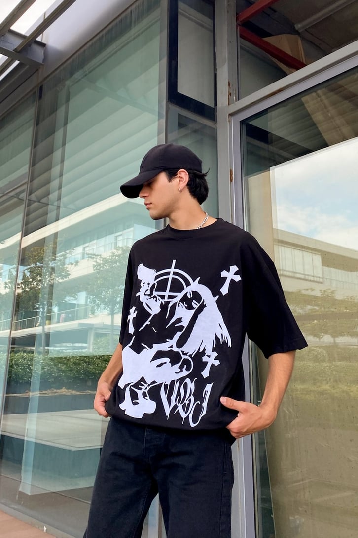 Flaw Atelier Shooter Baskılı Oversize Beyaz Tshirt