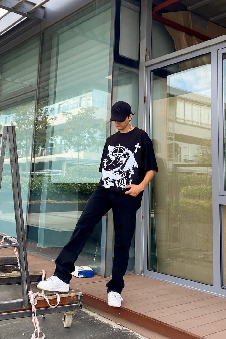 Flaw Atelier Shooter Baskılı Oversize Beyaz Tshirt