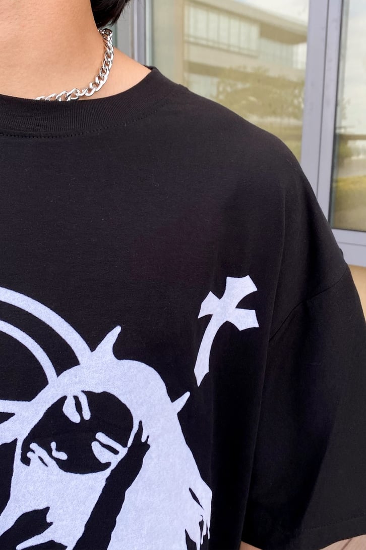 Flaw Atelier Shooter Baskılı Oversize Beyaz Tshirt
