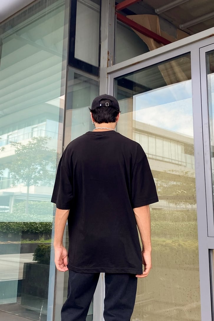 Flaw Atelier Shooter Baskılı Oversize Beyaz Tshirt