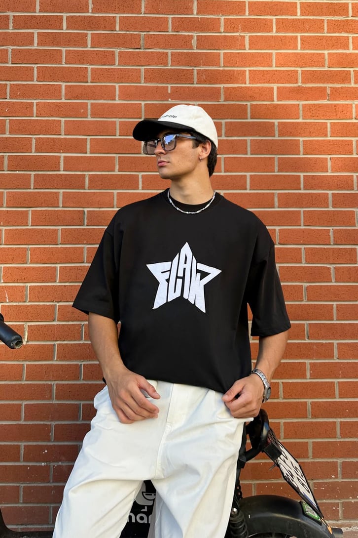 Flaw Star Aplike Nakışlı Oversize Tişört
