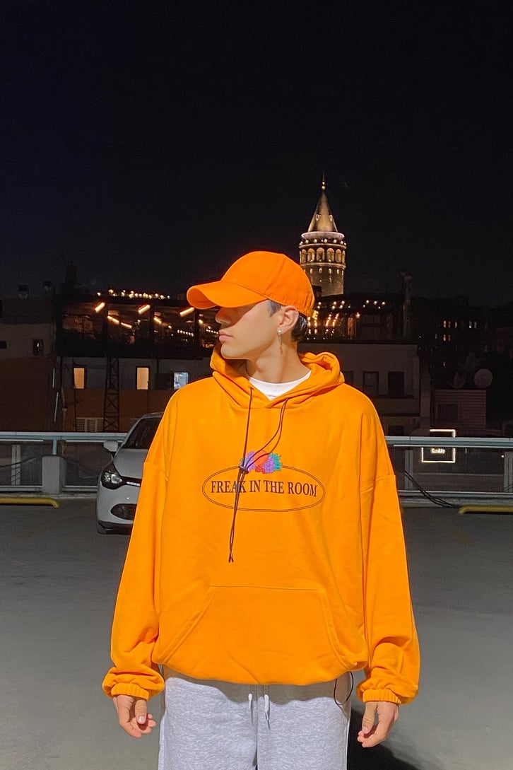 FREAK BASKILI OVERSIZE HOODIE