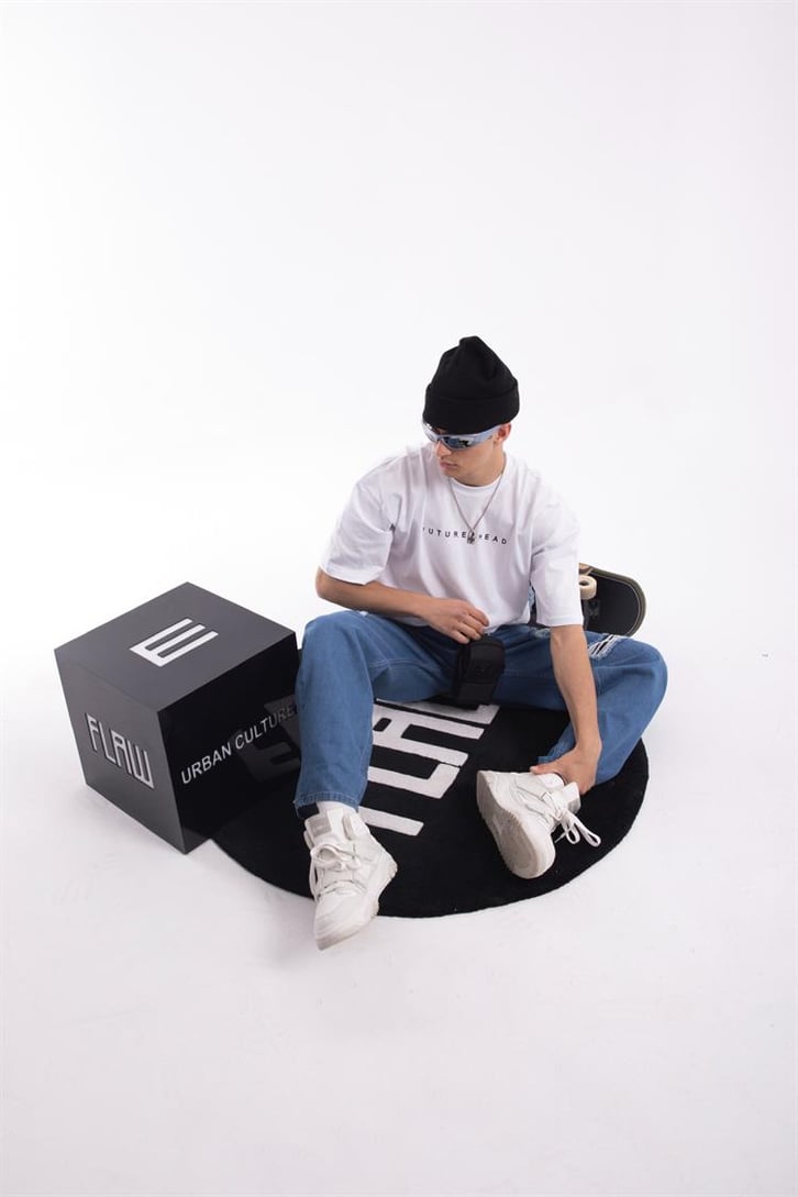 Futurehead Nakışlı Beyaz Oversize Tişört