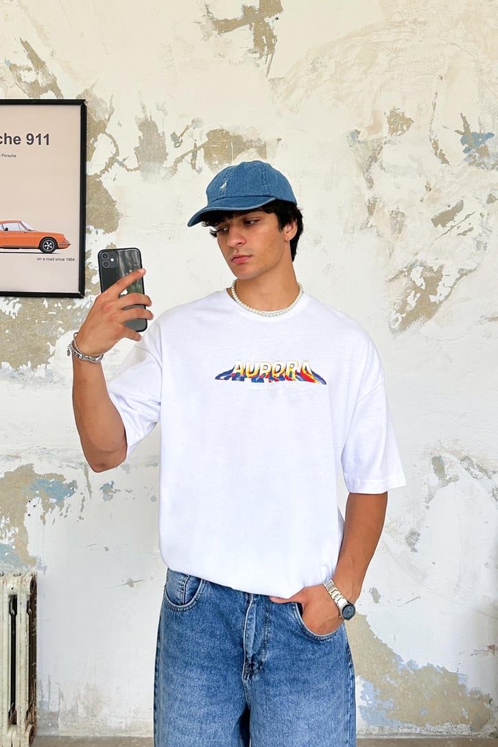 Glitched Aurora Baskılı Siyah Oversize Tshirt