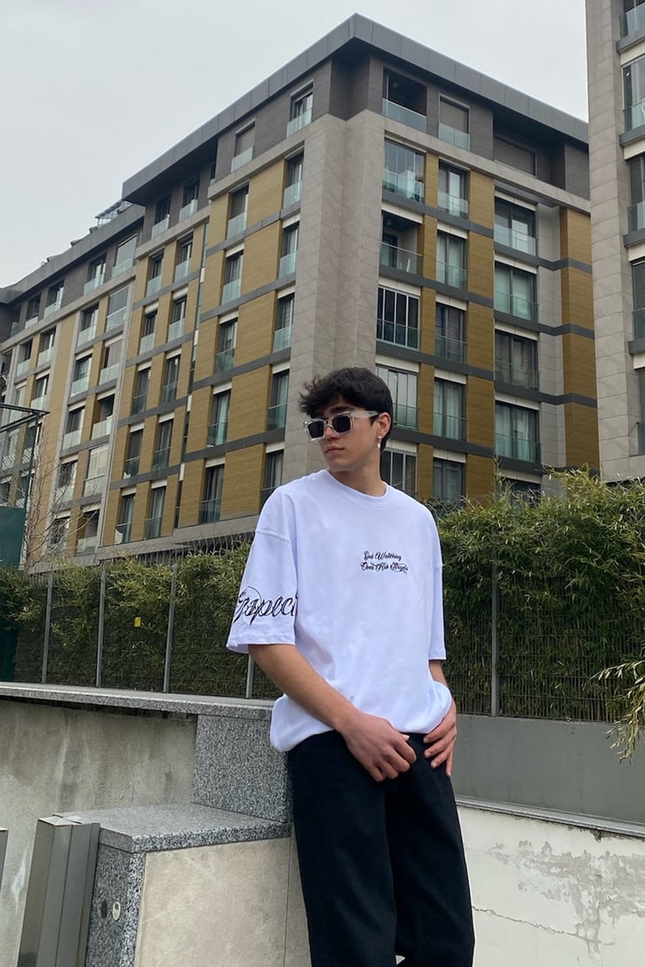 God Watching Oversize Beyaz Tshirt