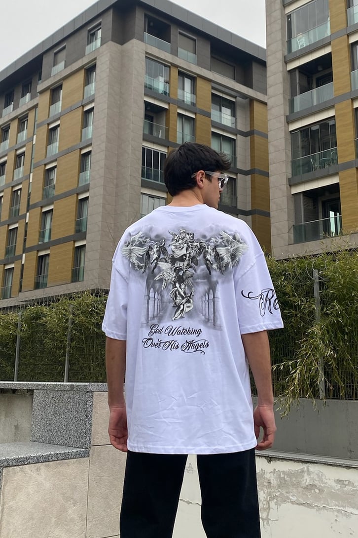God Watching Oversize Beyaz Tshirt