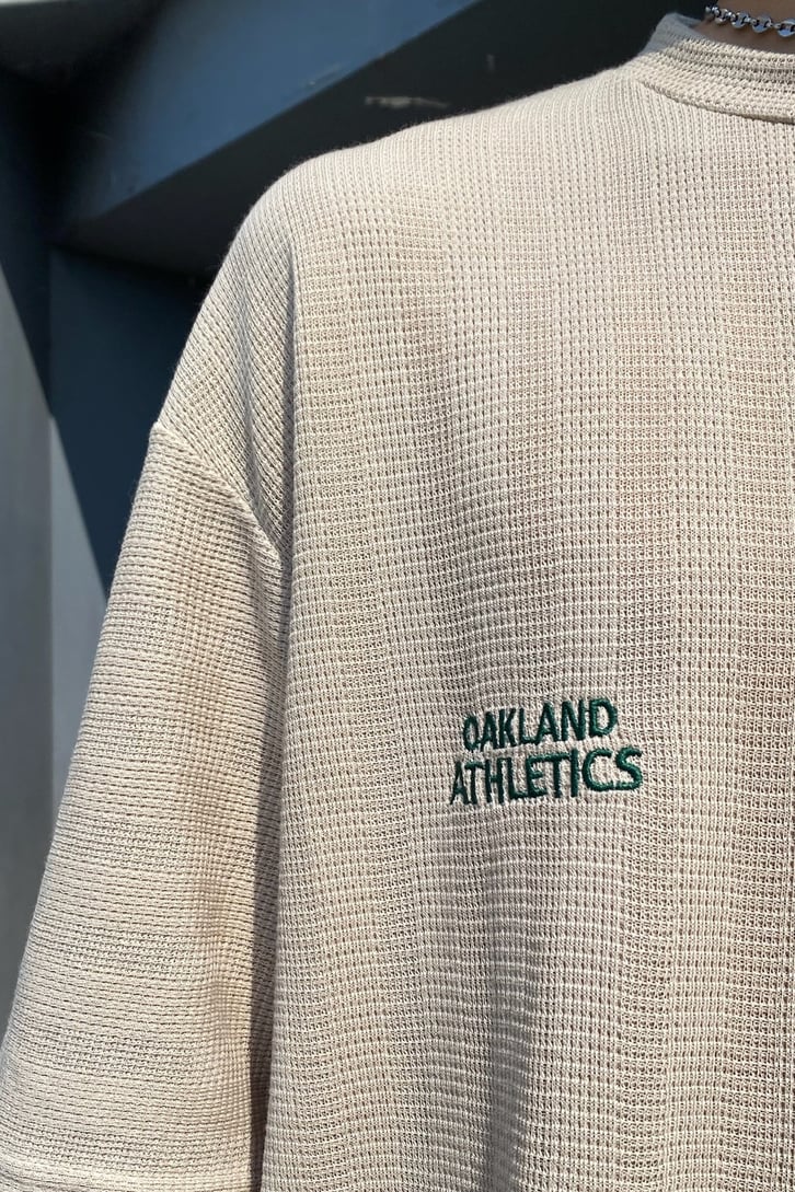 Göğüs Nakışlı Oversize Bej Tshirt