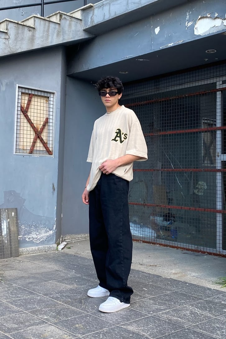 Göğüs Nakışlı Oversize Bej Tshirt