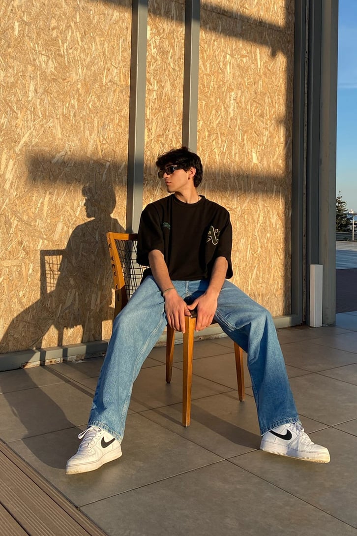 Göğüs Nakışlı Oversize Siyah Tshirt