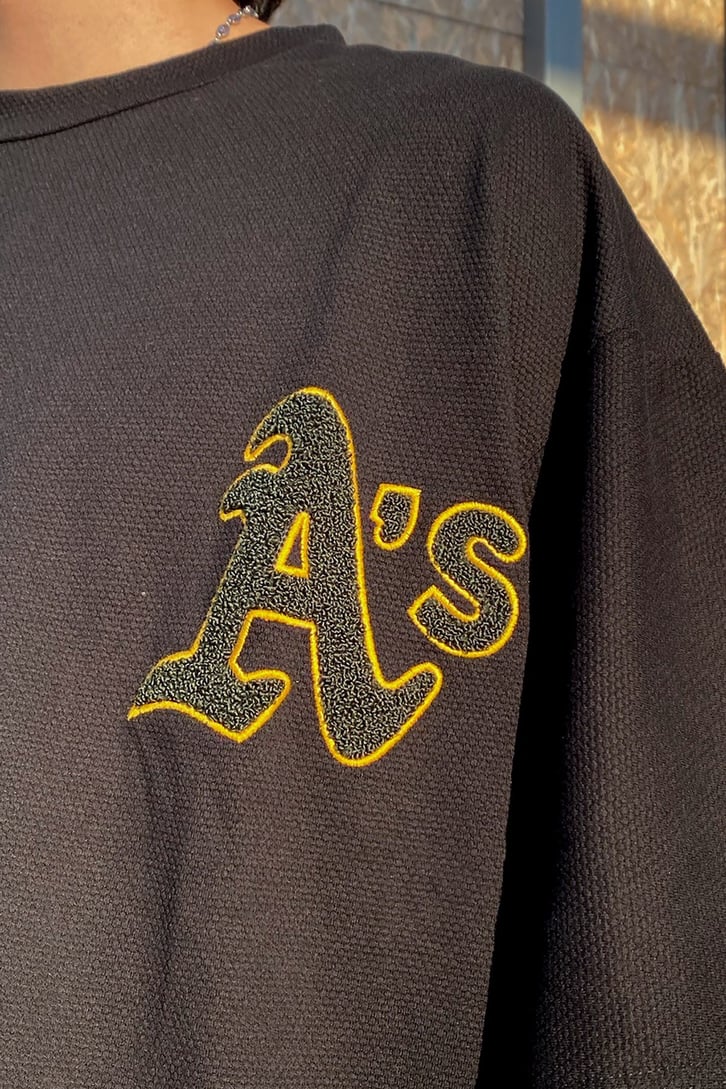 Göğüs Nakışlı Oversize Siyah Tshirt