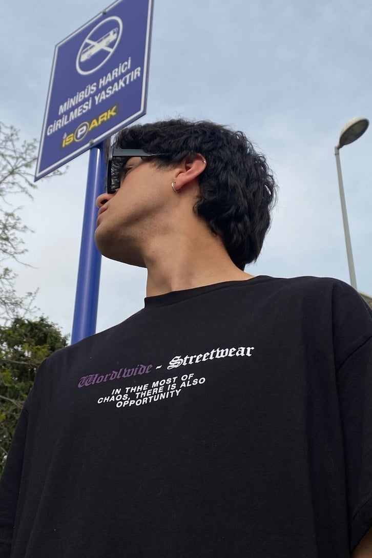 Gothic Deception Baskılı Oversize Tshirt