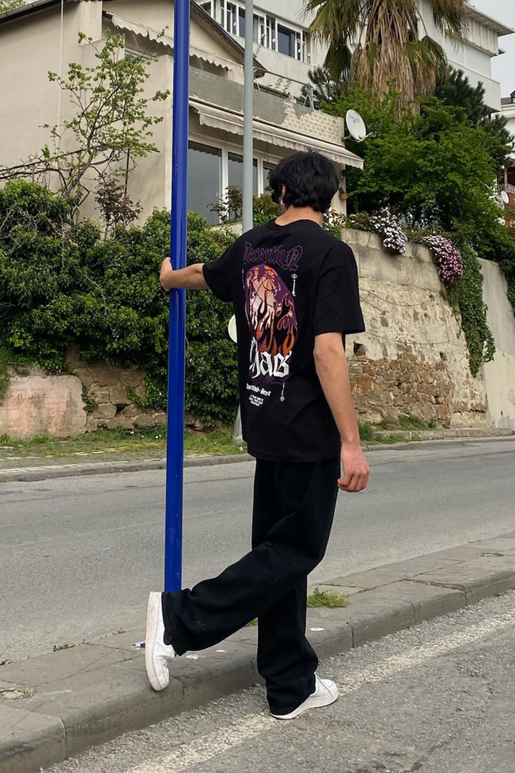 Gothic Deception Baskılı Oversize Tshirt