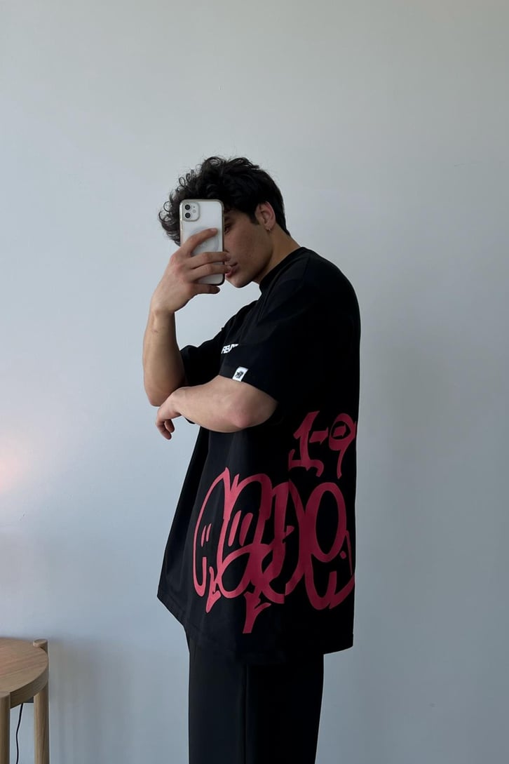 Graffiti Baskılı Beyaz Oversize Tişört