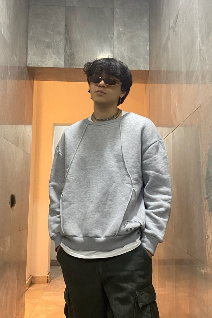 Gri Dikiş Detay Basic Sweatshirt
