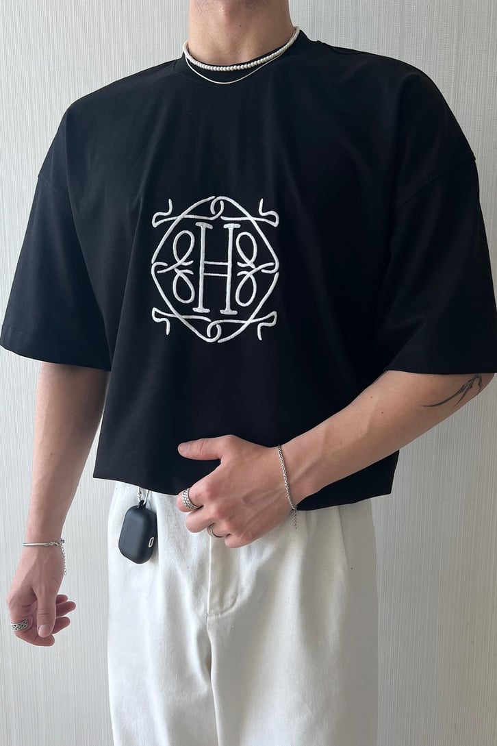 H Old Money Vibe Nakışlı Oversize Tişört