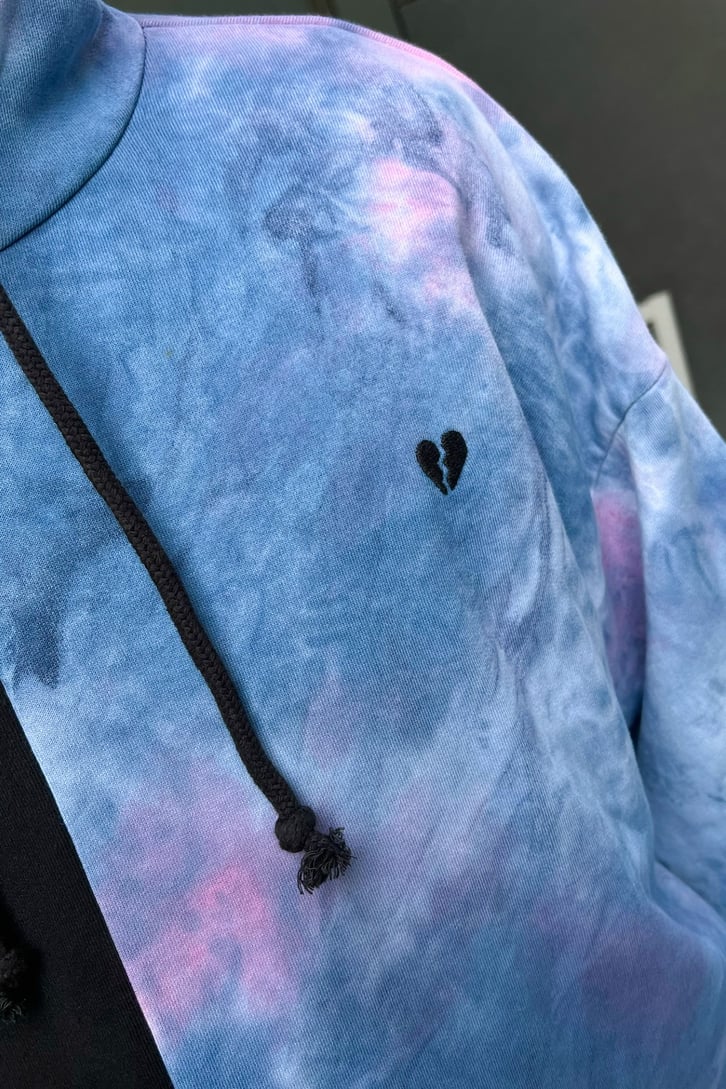 Heart Nakışlı Batik Desen Hoodie
