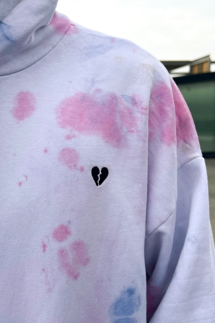 Heart Nakışlı Batik Desen Hoodie