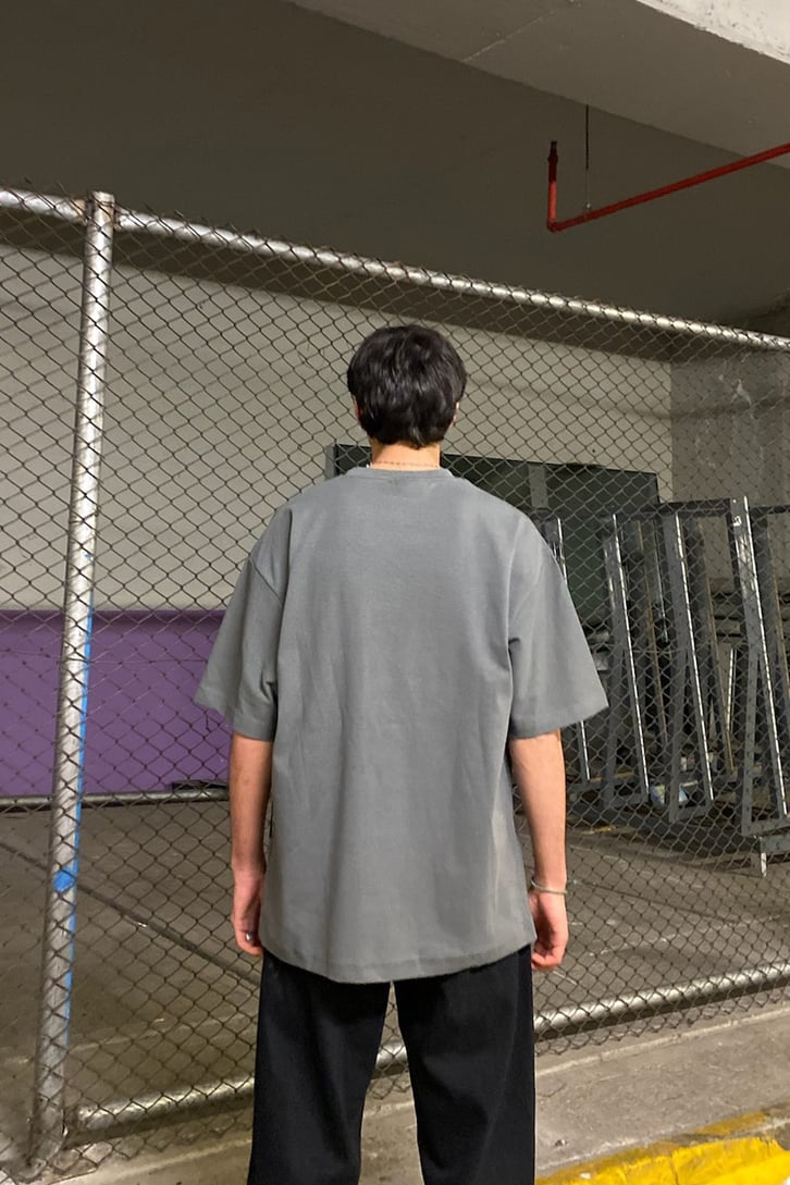 Hiding Smiley Nakışlı Füme Oversize Tshirt