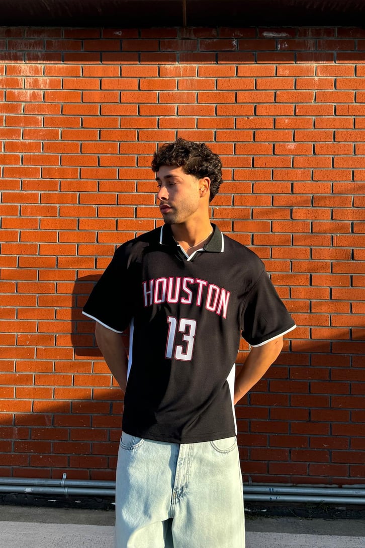 Houston 13 Baskı Detay V Yaka Tişört