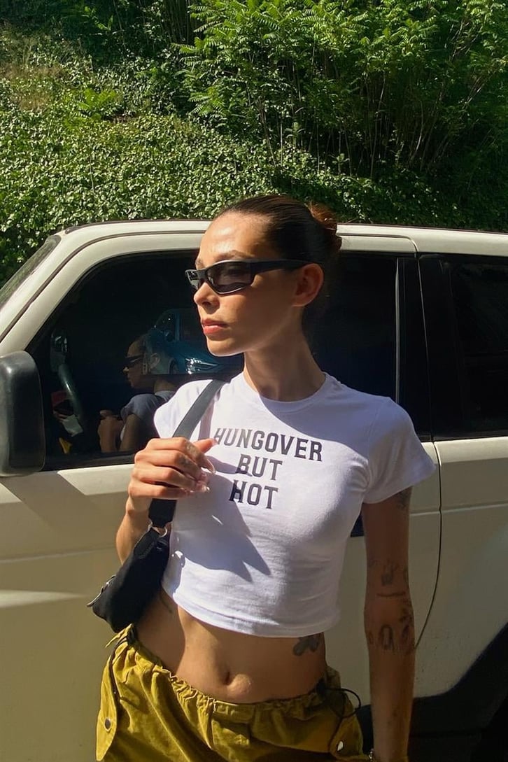 Hungover But Hot Baskılı Beyaz Crop