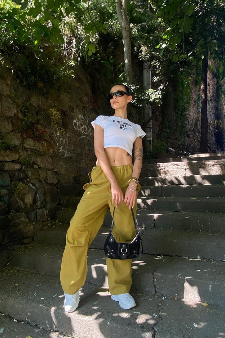 Hungover But Hot Baskılı Beyaz Crop