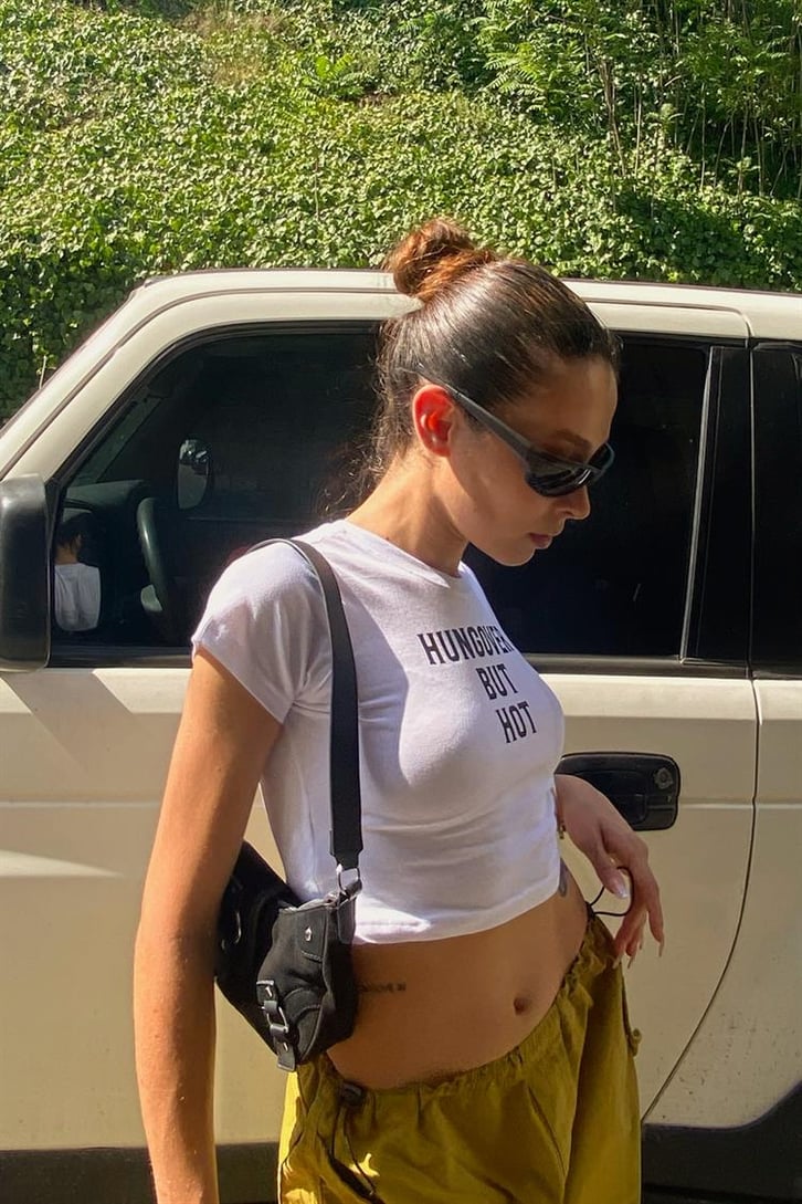 Hungover But Hot Baskılı Beyaz Crop