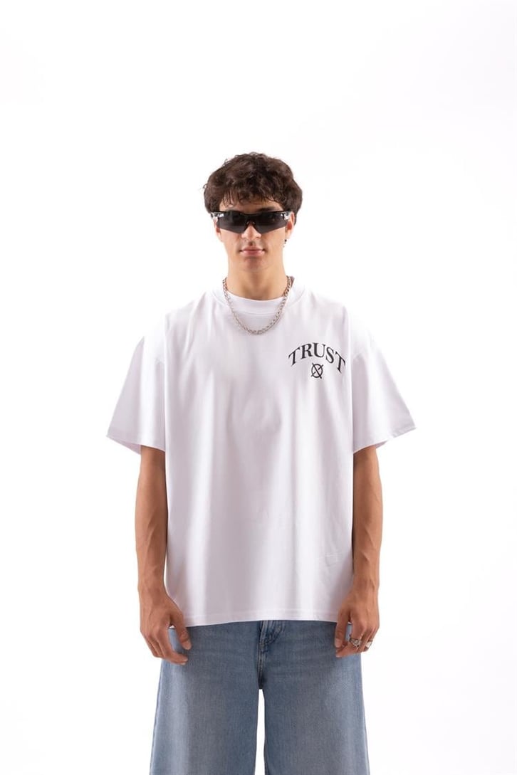 I'am Not Basic Baskılı Beyaz Oversize Tişört