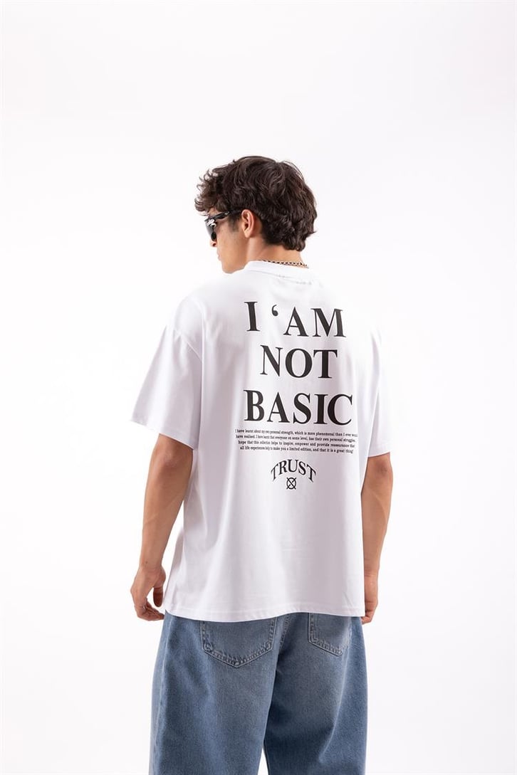 I'am Not Basic Baskılı Beyaz Oversize Tişört