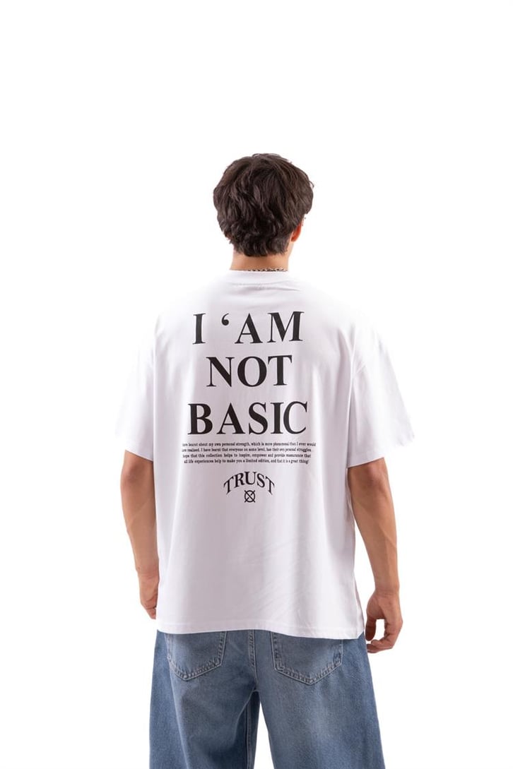 I'am Not Basic Baskılı Beyaz Oversize Tişört