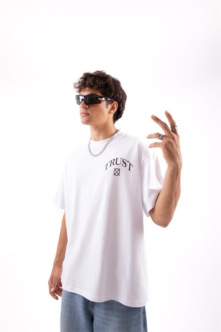 I'am Not Basic Baskılı Beyaz Oversize Tişört