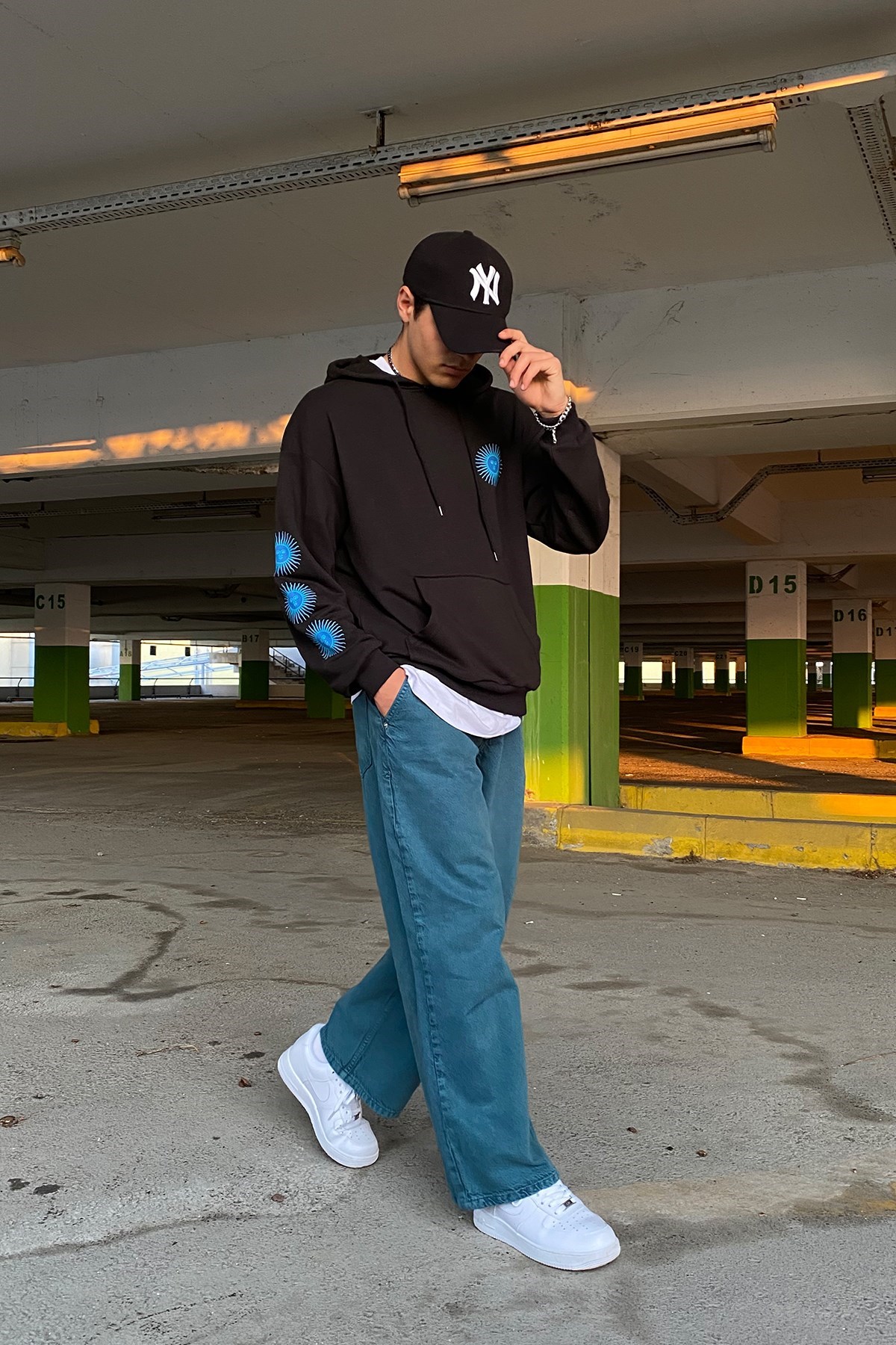 İLLÜZYON BASKILI REGULAR FIT HOODIE