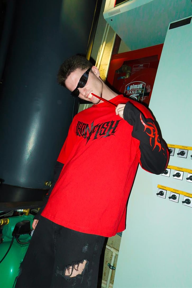 Iron Fish Baskılı Kırmızı Oversize Long Sleeve Tişört