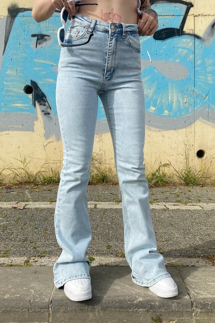 İspanyol Paça Buz Mavisi Jean