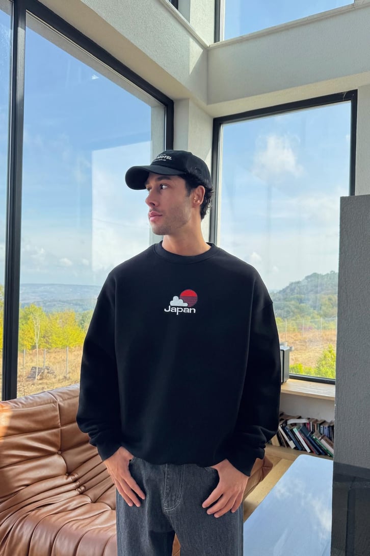 Japan Nakışlı Bisiklet Yaka Sweatshirt