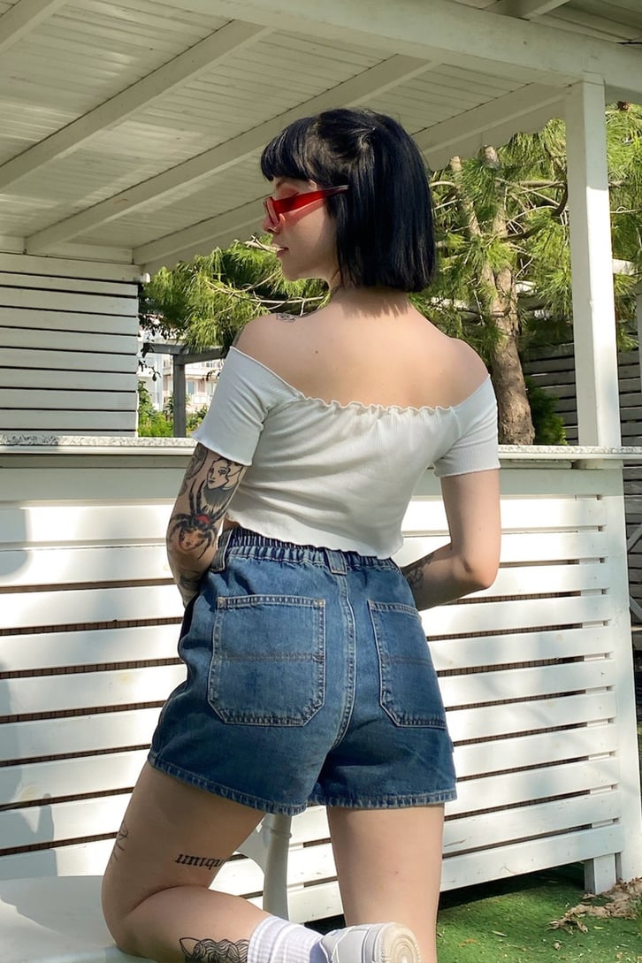 Kalp Nakışlı Beyaz Crop