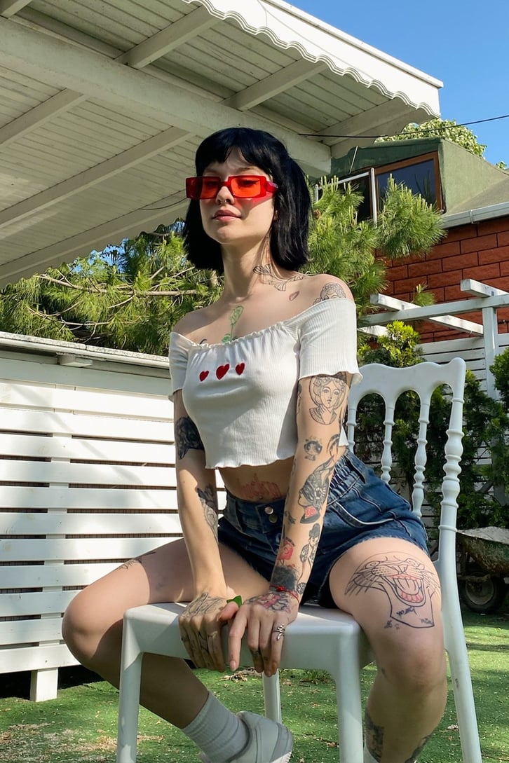 Kalp Nakışlı Beyaz Crop