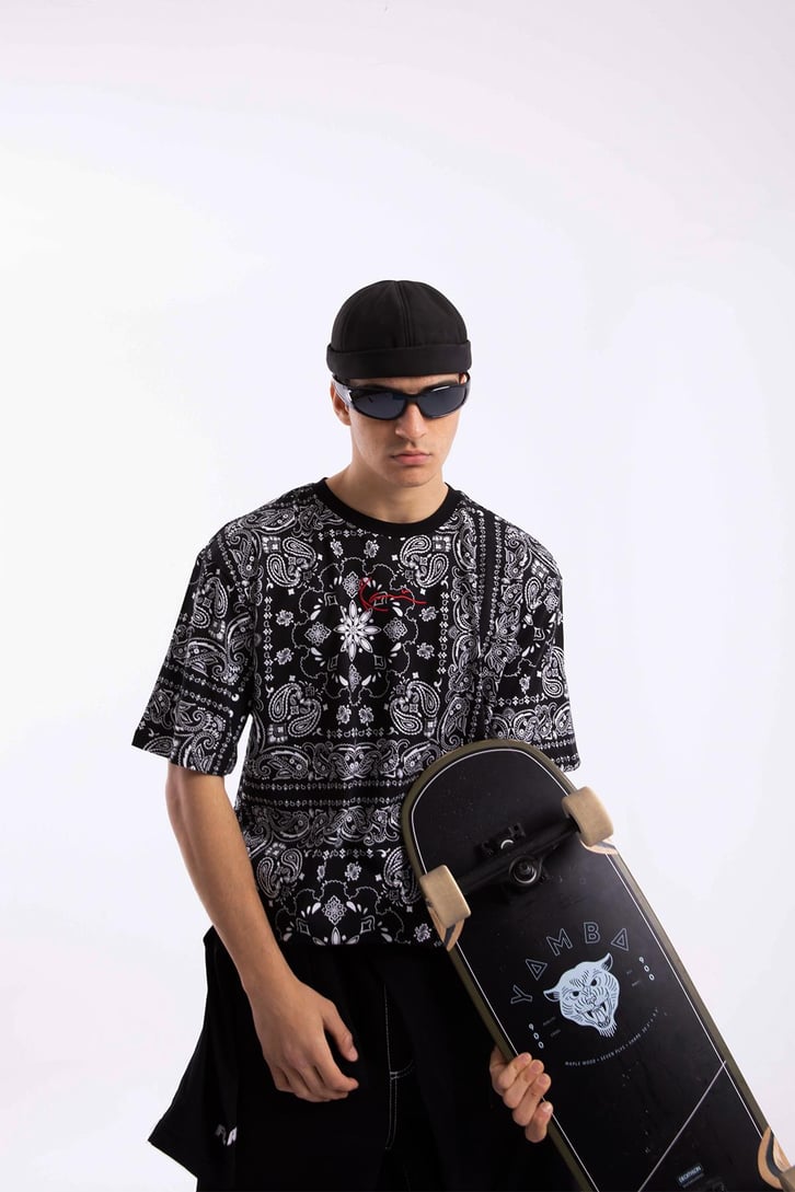 Kani Nakışlı Bandana Desen Oversize Tshirt