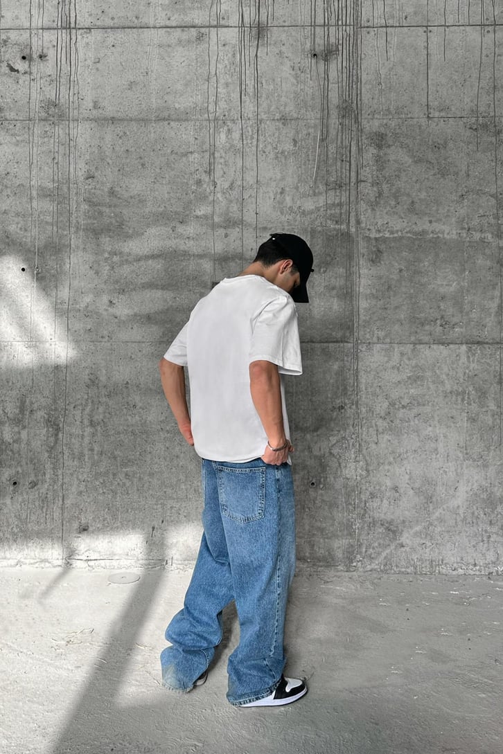 Kani Nakışlı Beyaz Oversize Tişört