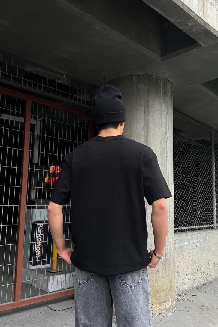 Kani Nakışlı Siyah Oversize Tişört