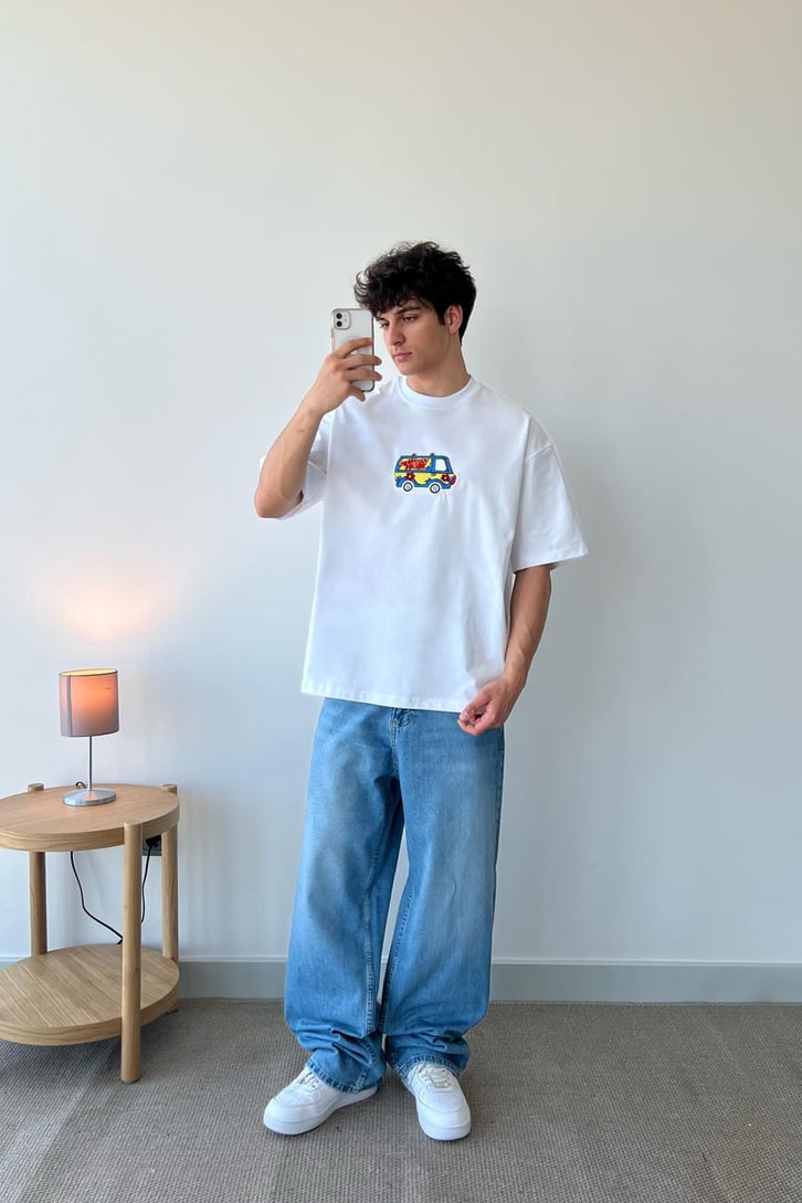 Karavan Nakışlı Beyaz Oversize Tişört