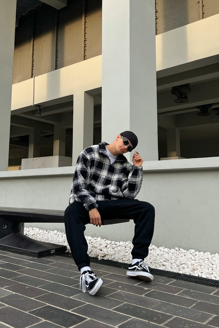 Kareli Half-Zip Siyah Peluş Sweatshirt