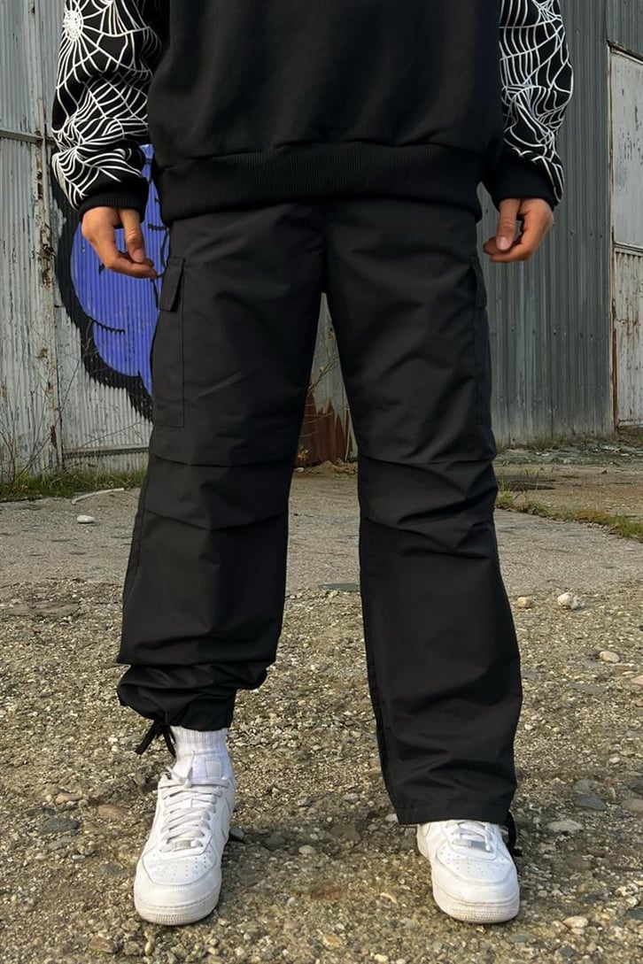 Kargo Cepli Siyah Paraşüt Pantolon