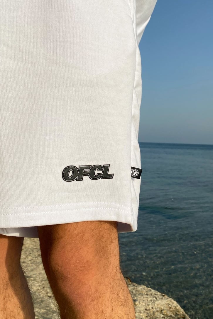 Kemer Detaylı Ekru Şort