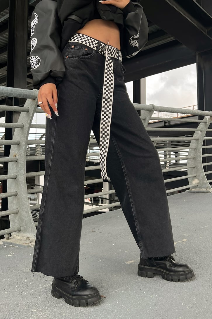 Kesik Paça Detay Siyah Baggy Jean