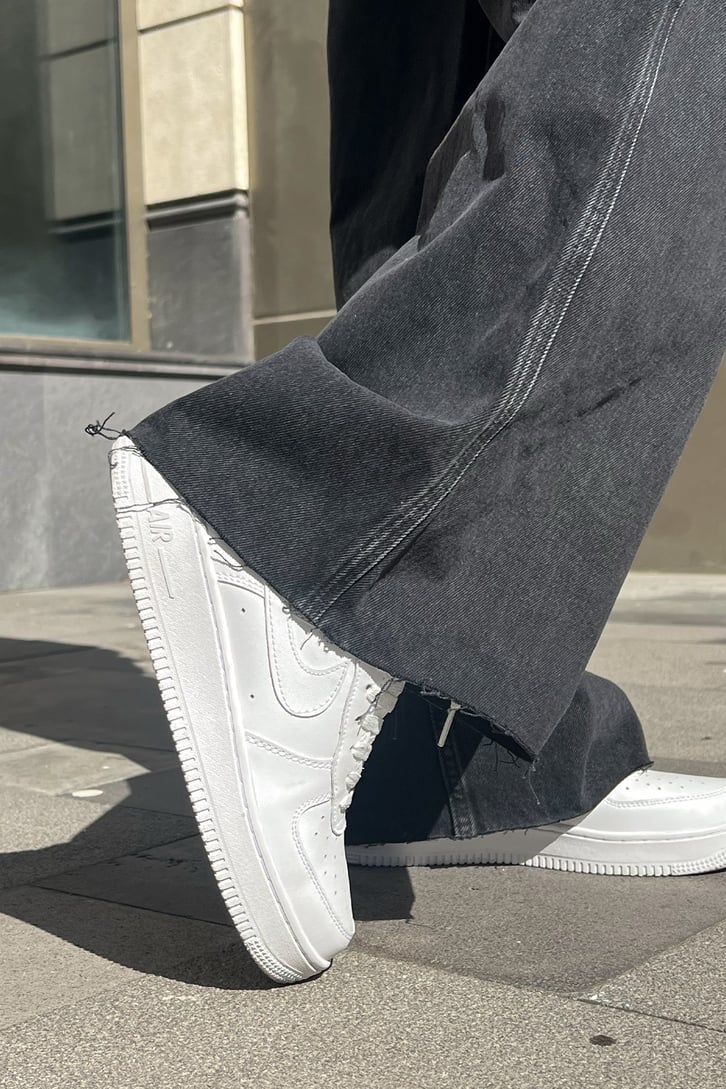 Kesik Paça Detaylı Siyah Baggy Jean
