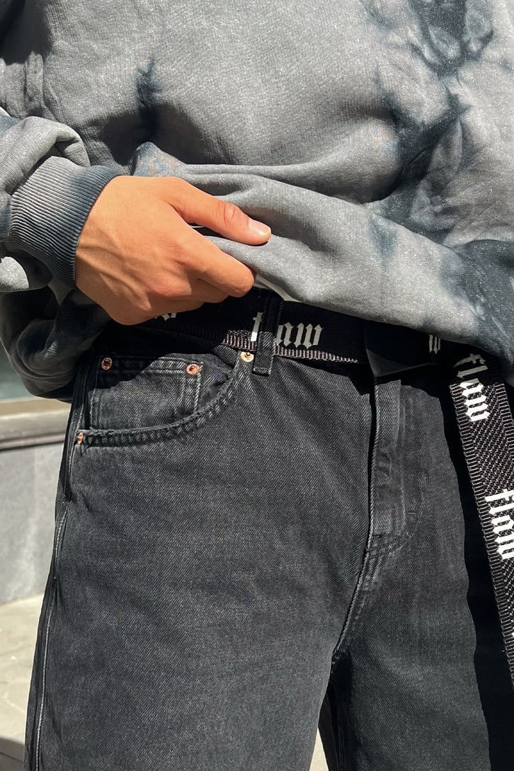 Kesik Paça Detaylı Siyah Baggy Jean