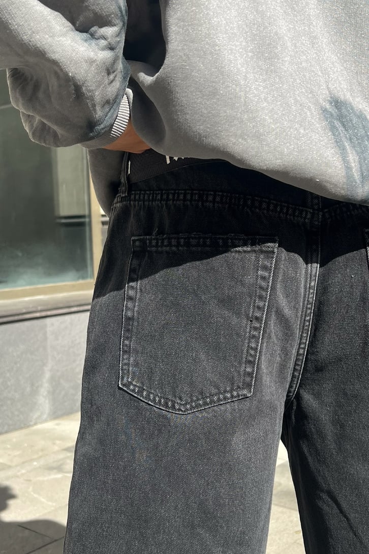 Kesik Paça Detaylı Siyah Baggy Jean