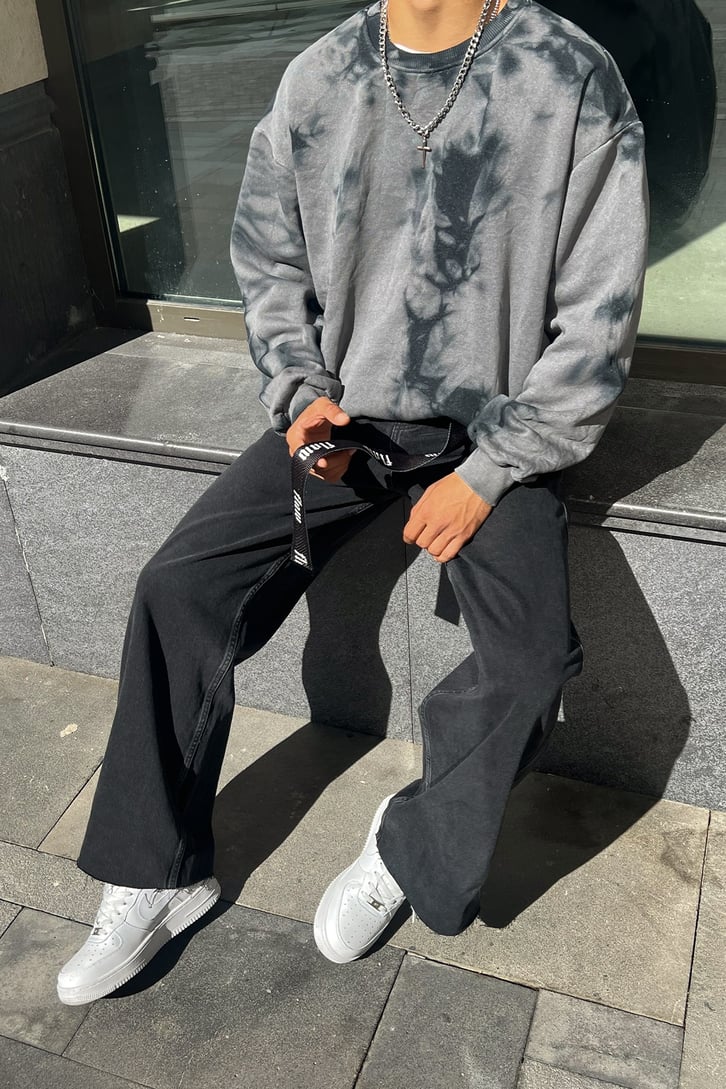 Kesik Paça Detaylı Siyah Baggy Jean